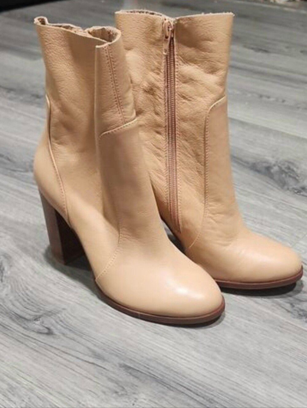 NWT Chinese Laundry Blonde Leather Cool Kid Chunky Heel Ankle Booties